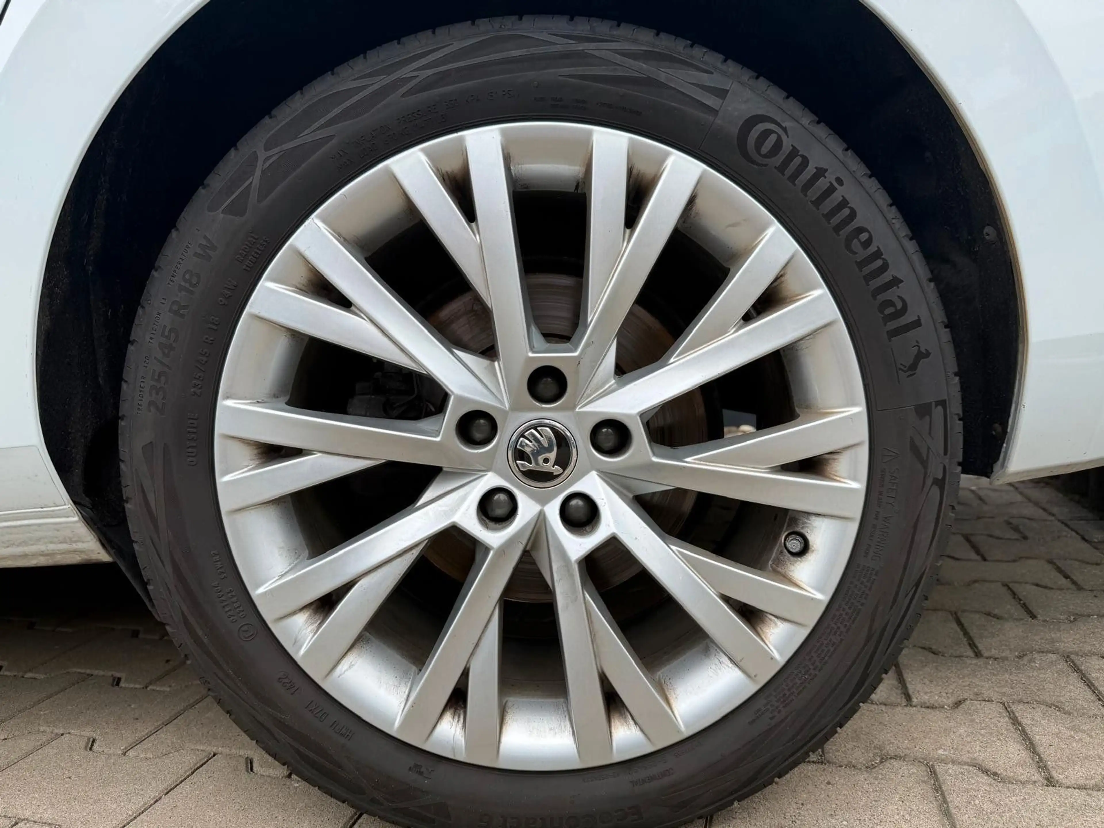 Skoda Superb Combi Style — photo 21