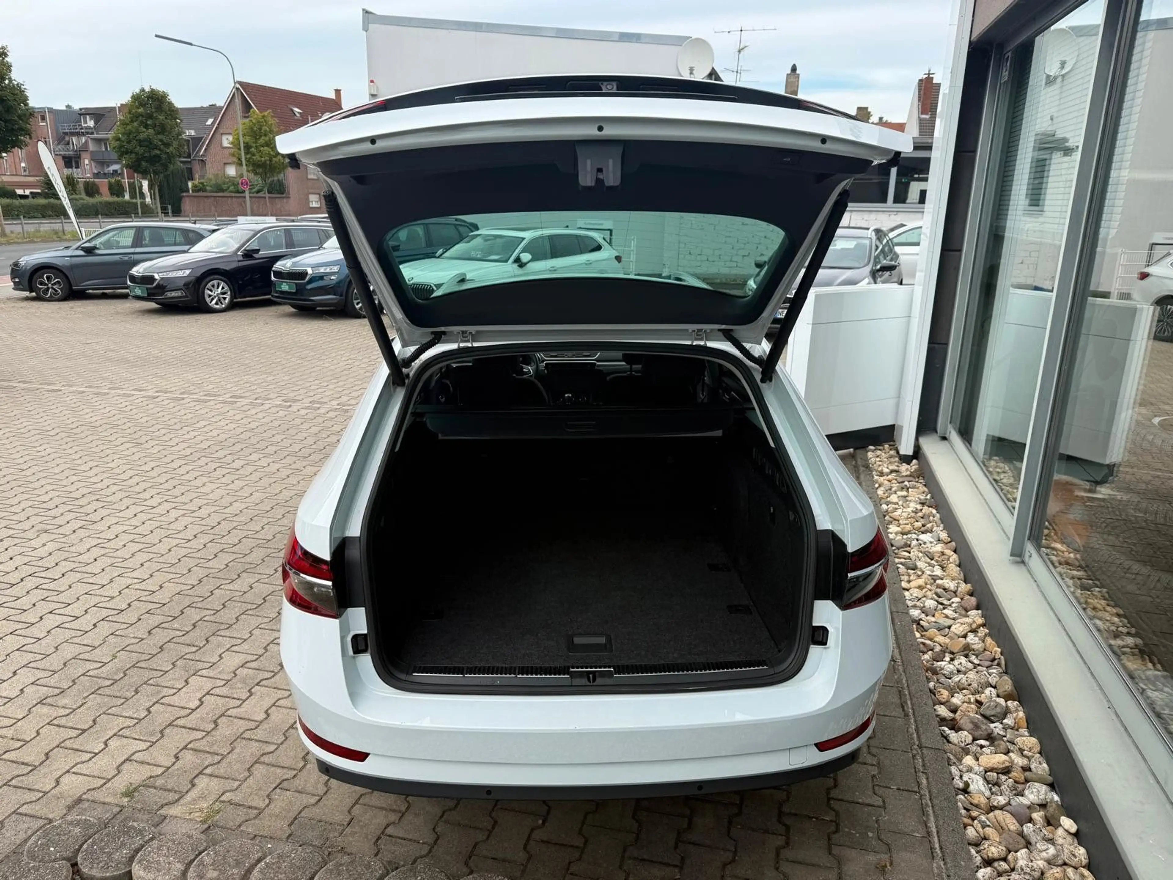 Skoda Superb Combi Style — photo 17