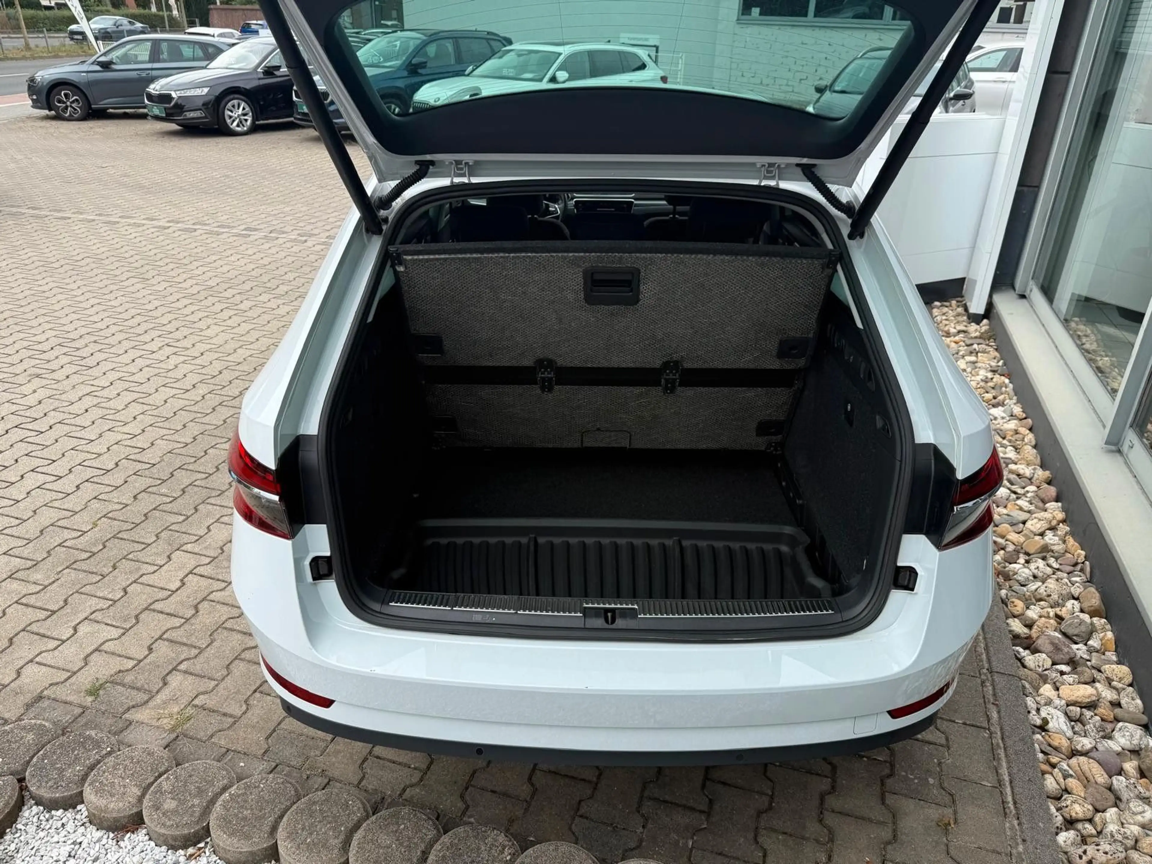 Skoda Superb Combi Style — photo 16