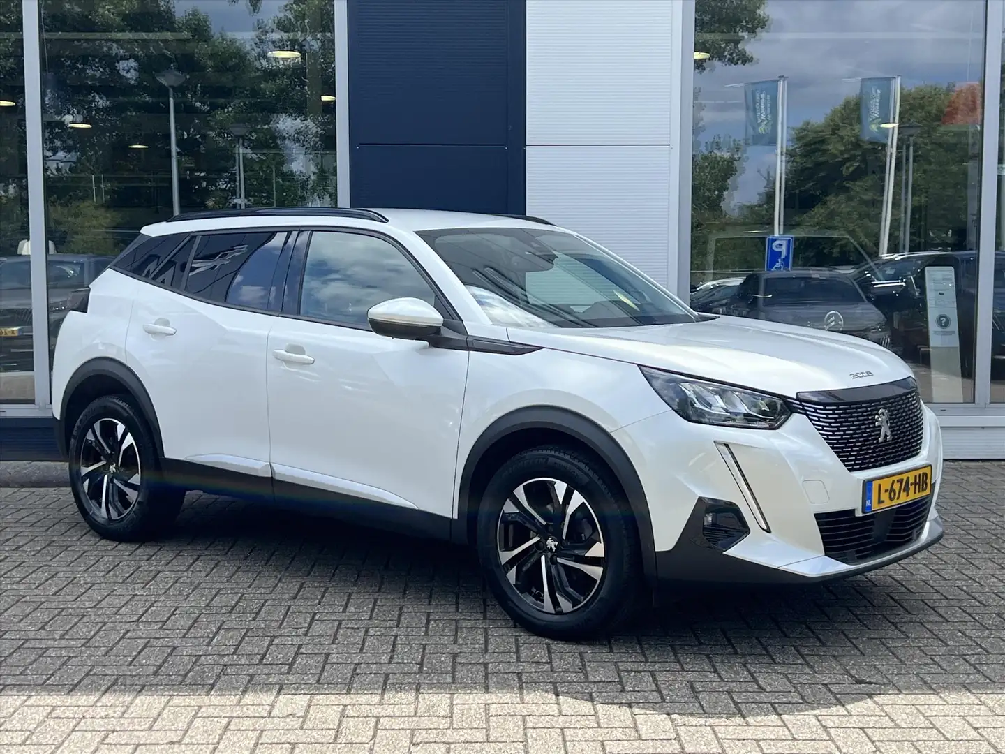 Peugeot 2008 1.2 Puretech 130pk Allure Pack | Navigatie | Camer Wit - 2
