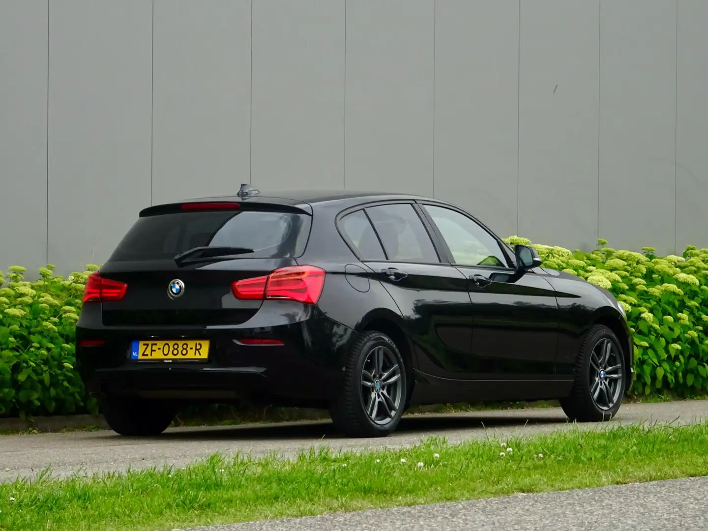 BMW 116 1-serie 116i M Sport /// LED - Navi - Ketting v.v. Schwarz - 2
