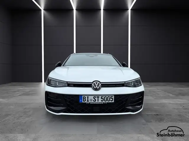 Volkswagen Passat view 11