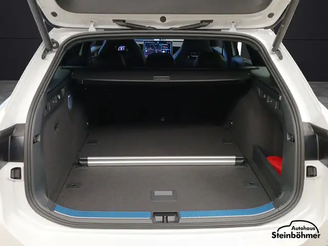 Volkswagen Passat view 6