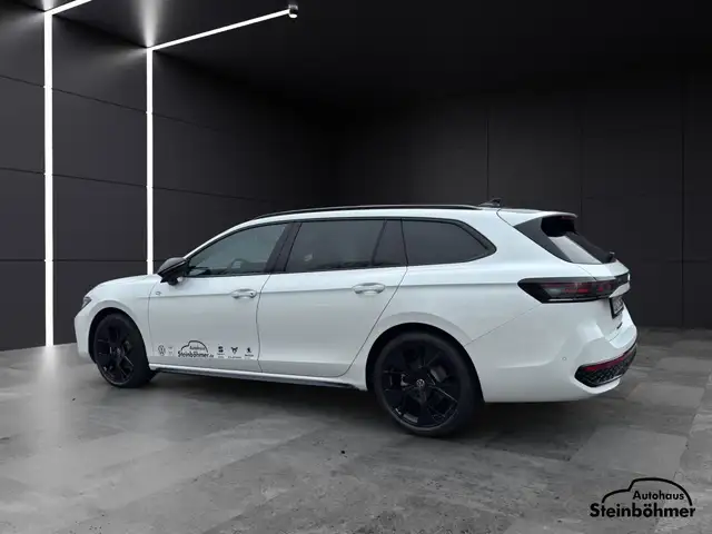 Volkswagen Passat view 4