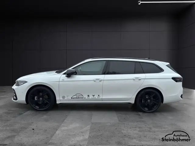 Volkswagen Passat view 3