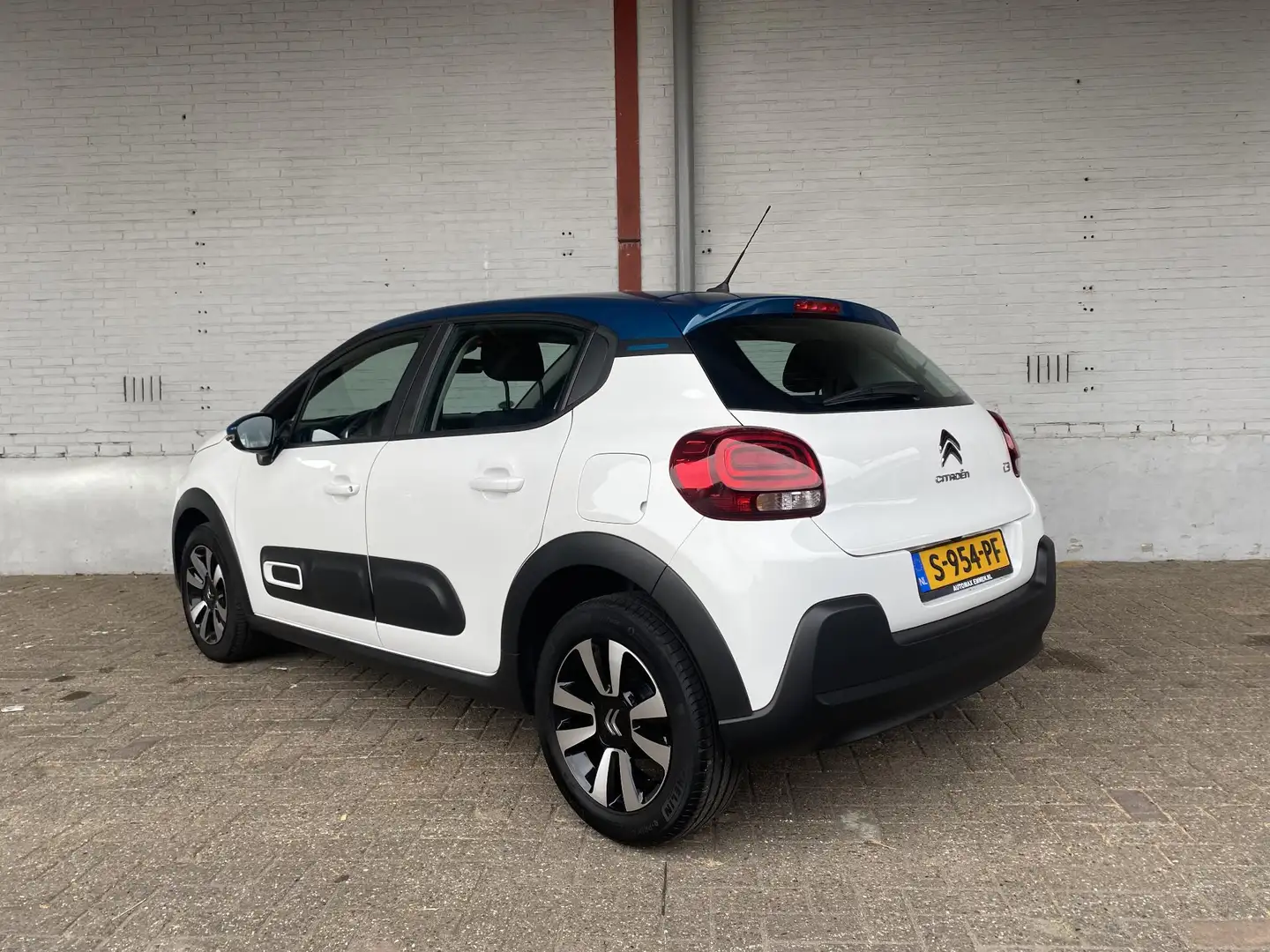 Citroen C3 1.2 PureTech Feel |Dealer onderhouden!|Navigatie!| Weiß - 2