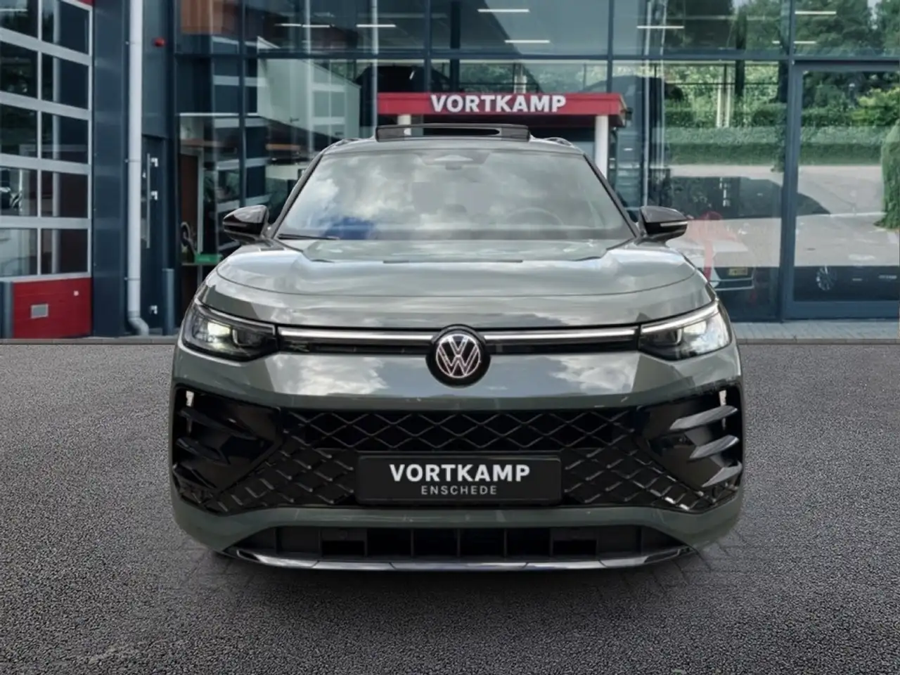Volkswagen Tayron 1.5 eTSI R-LINE 7PERS/TREKHAAK/PANO-DAK/ELEK-KLEP/ 2