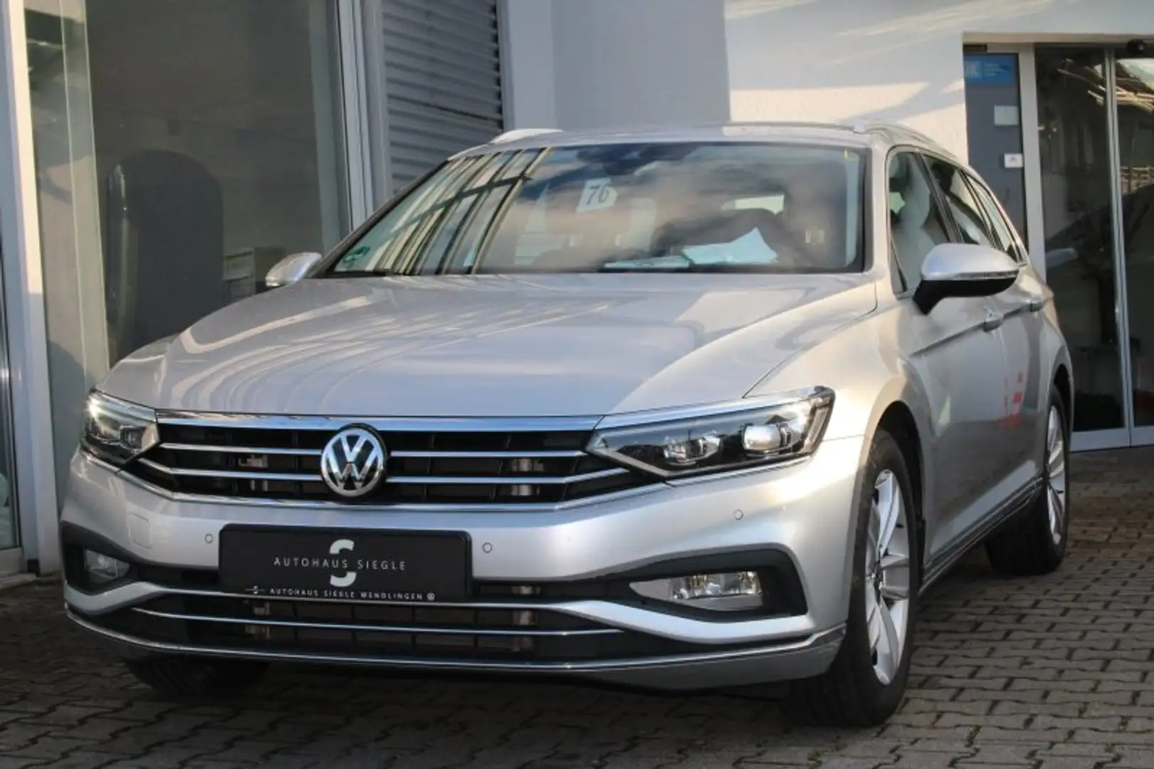 Volkswagen Passat Variant 2.0 TDI Elegance Leder/Alc. AHK Navi Matrix Kamera Silber - 2