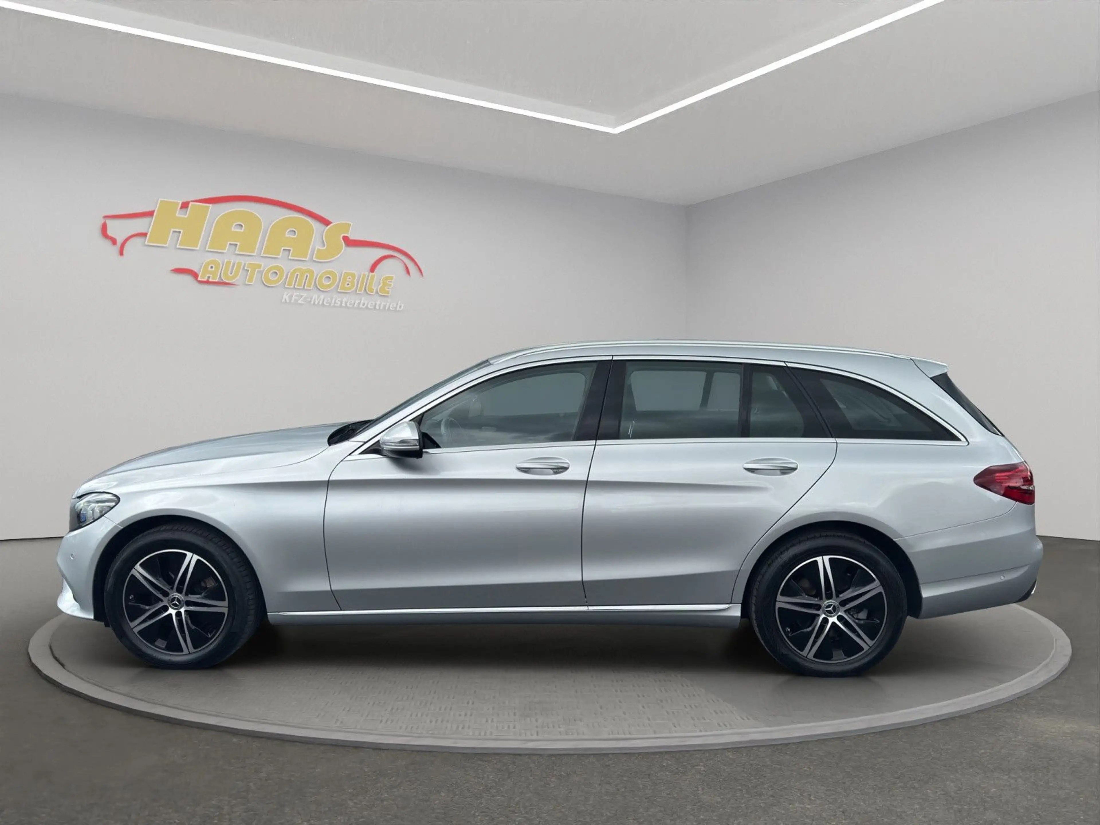 Mercedes-Benz C 220 4Matic *Multibeam LED*Navi* — photo 4