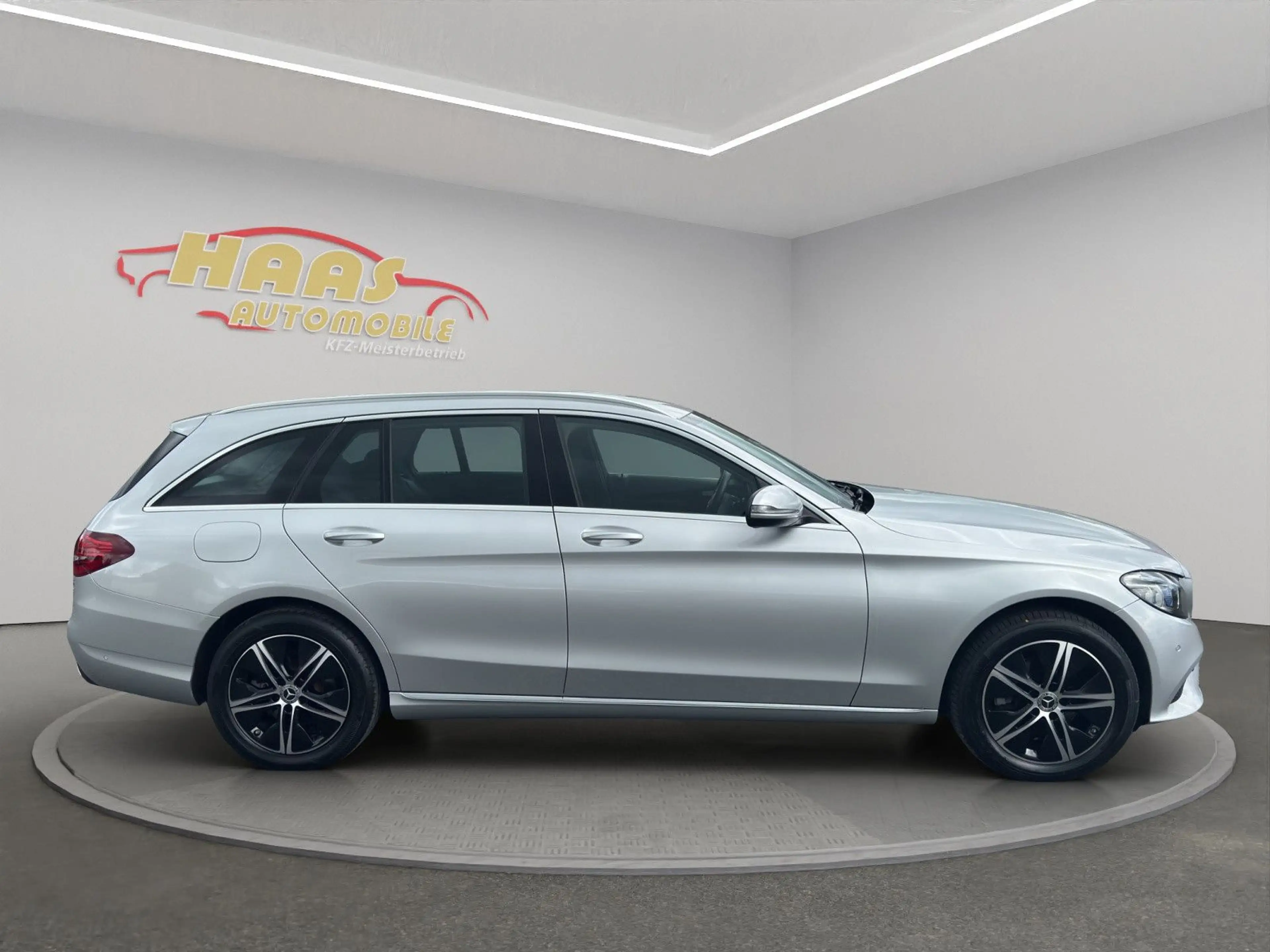 Mercedes-Benz C 220 4Matic *Multibeam LED*Navi* — photo 5