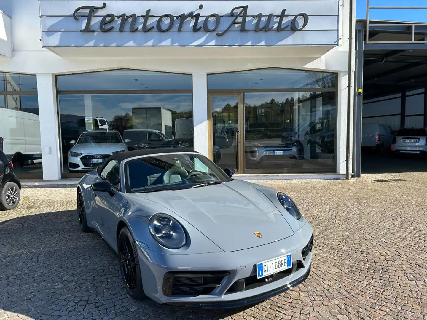 Porsche 911 Carrera 4 GTS Cabriolet Grigio - 1