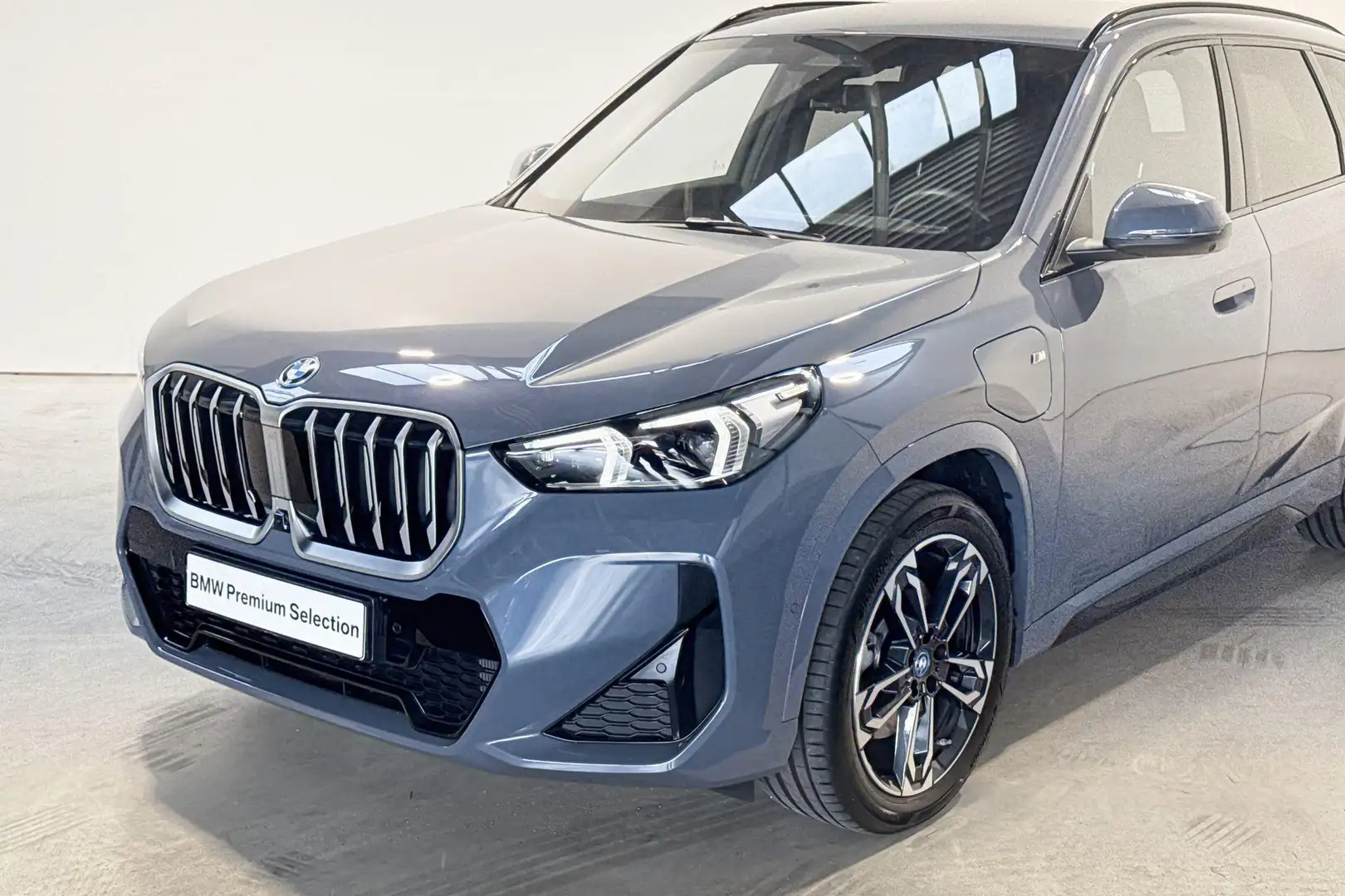 BMW X1 xDrive30e Innovation Pack M Sportpakket Aut. Grijs - 2