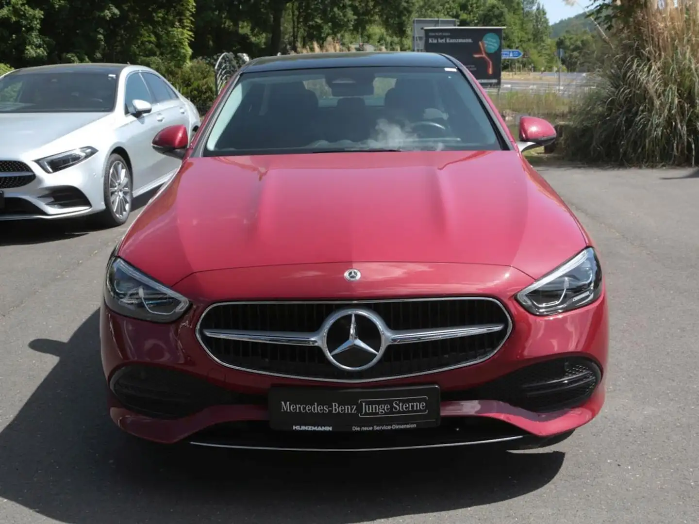 Mercedes-Benz C 180 Avantgarde MBUXNavi-Prem. Panorama Kamera Rood - 2