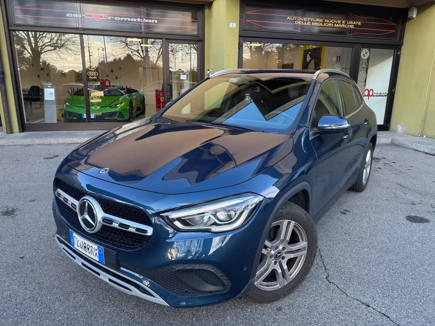 Mercedes-Benz GLA 200 d Automatic Premium Bleu - 1