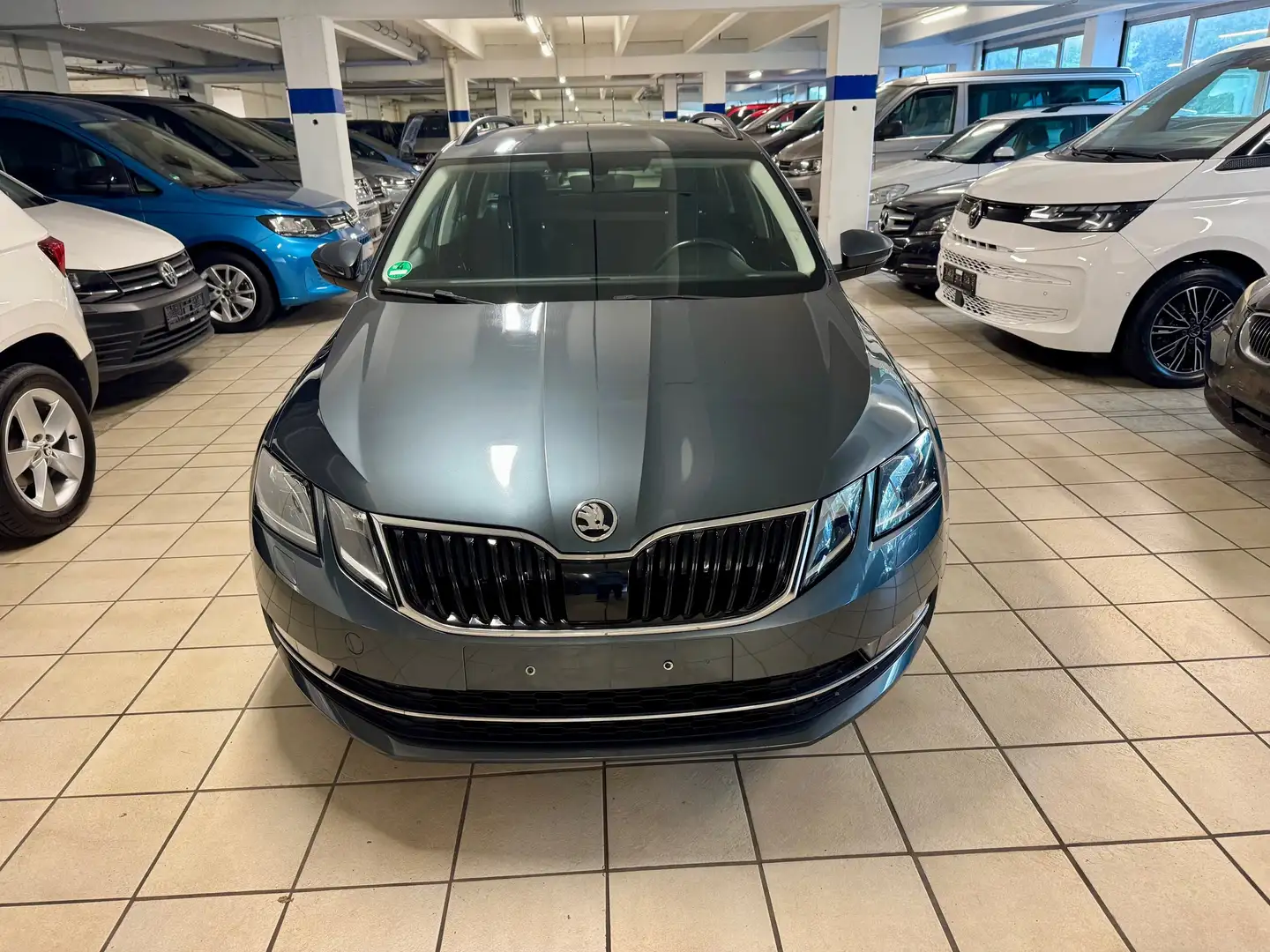 Skoda Octavia 2.0 TSI Kombi Style DSG, Navigation, LED Gris - 2
