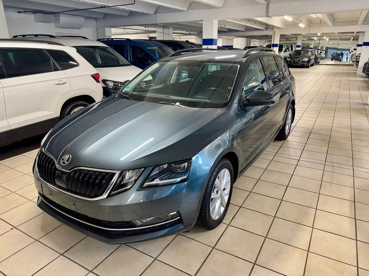 Skoda Octavia 2.0 TSI Kombi Style DSG, Navigation, LED Gris - 1