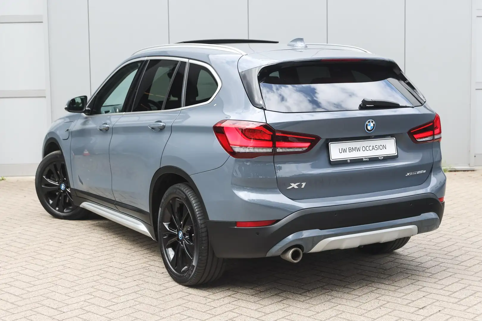 BMW X1 xDrive25e High Executive xLine Automaat / Panorama Grijs - 2
