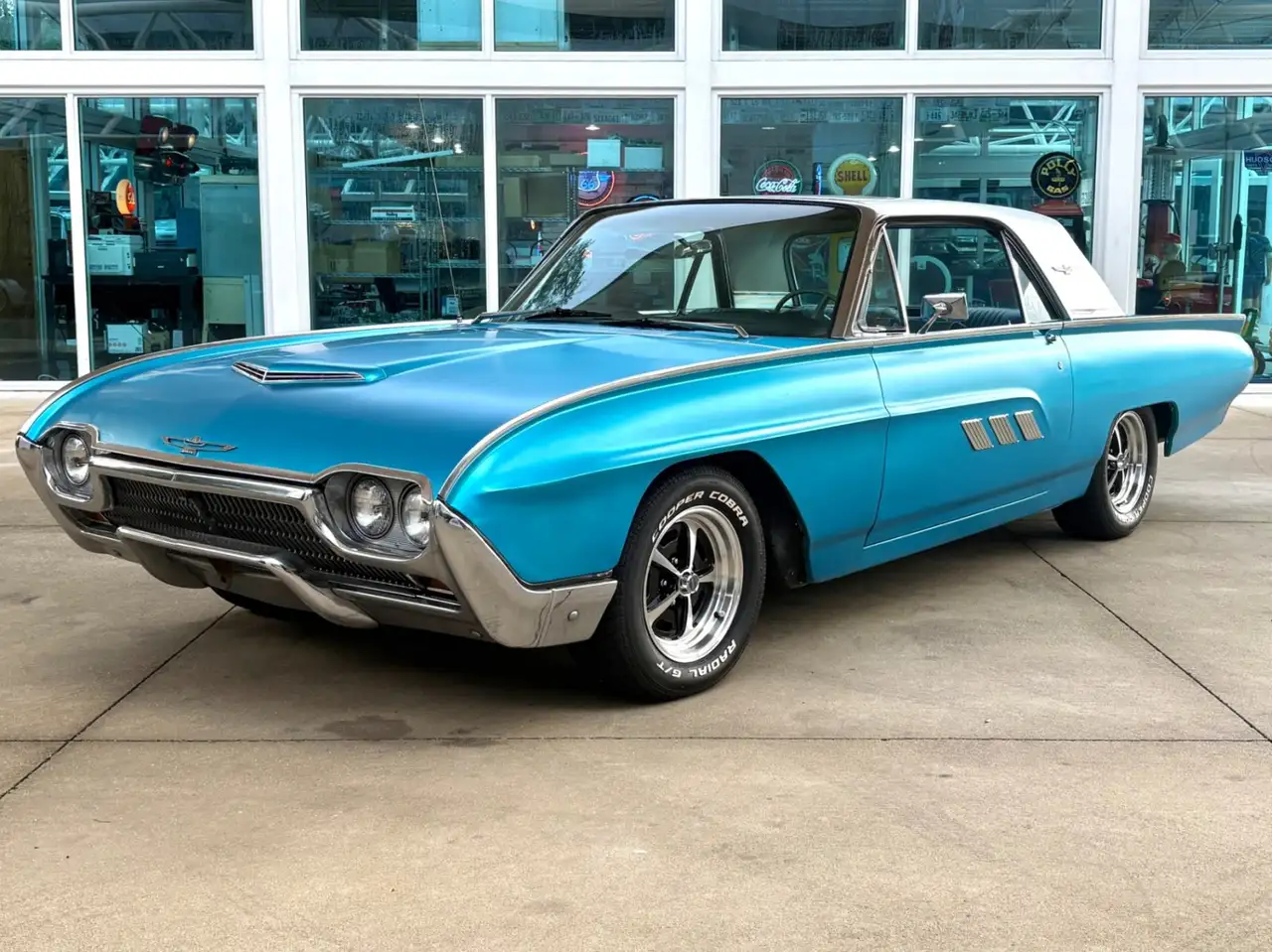 Ford Thunderbird Base, foto 1
