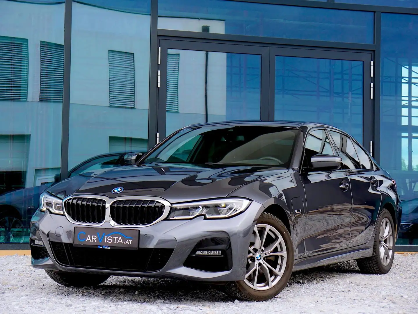 BMW 320 e PHEV Aut. M-SPort Silber - 2