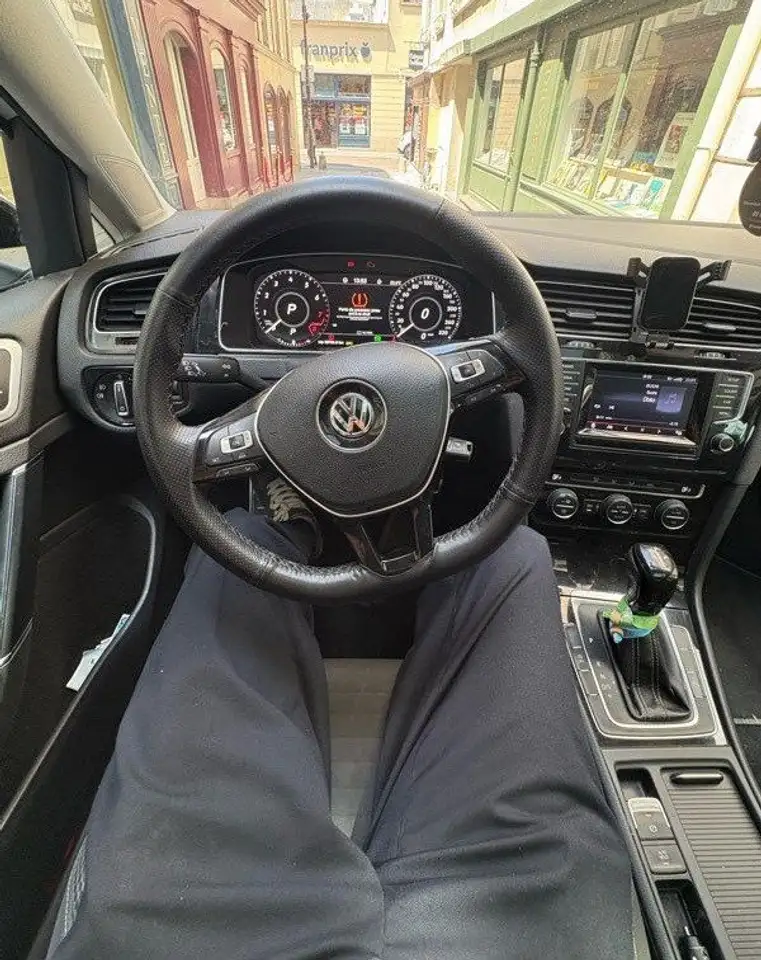 Volkswagen Golf E-Golf — photo 8