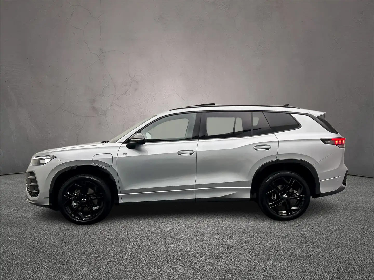 Volkswagen Tayron 1.5 eHybrid 272pk R-Line Edition Grijs - 2