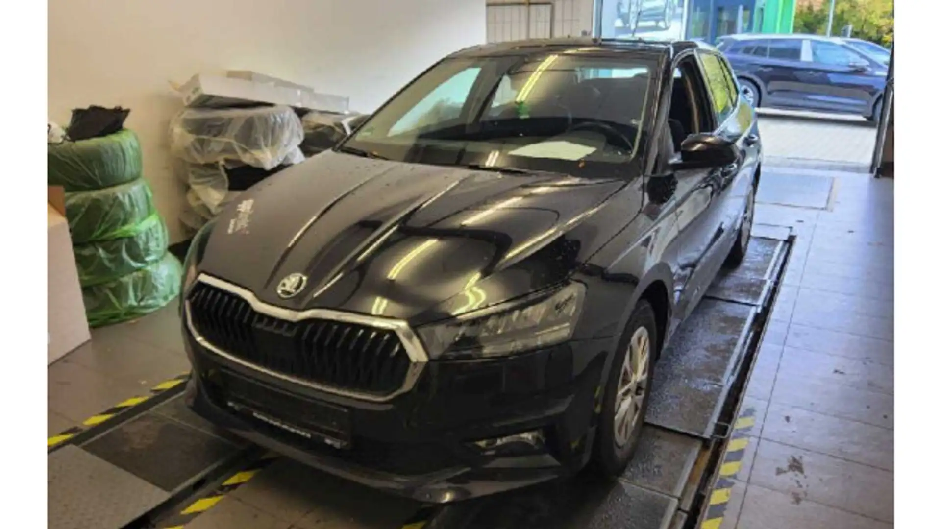 Skoda Fabia 1.0 TSI DSG Style Navi, PDC, Smart Link Schwarz - 2