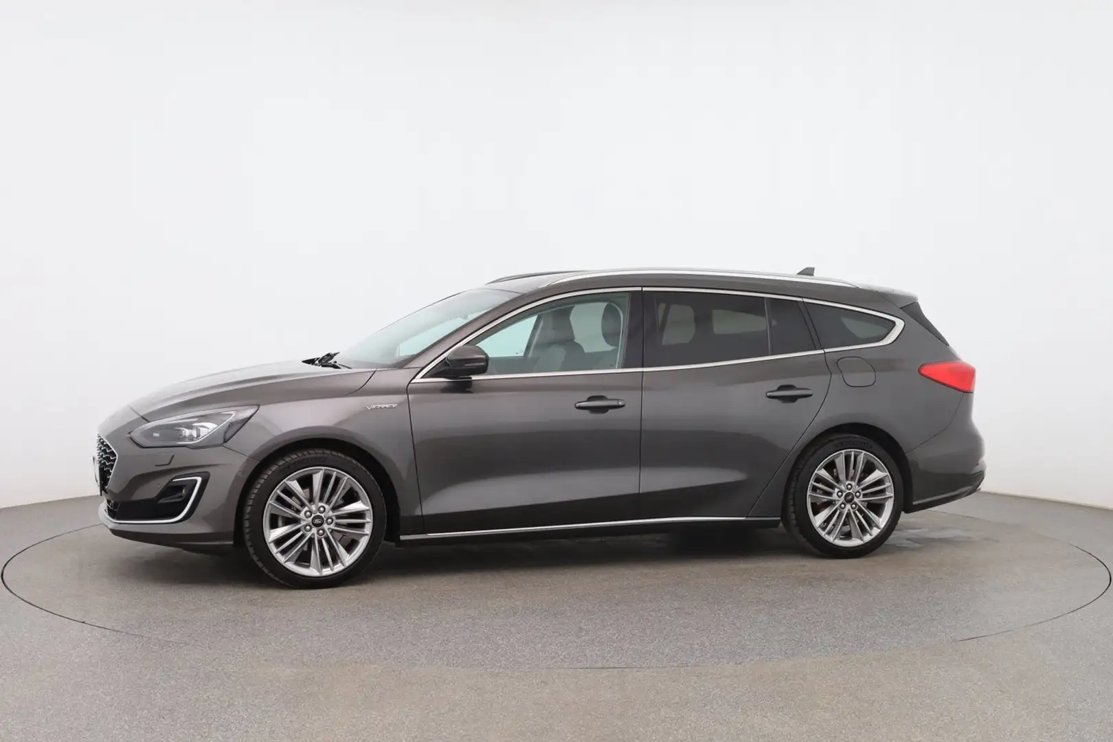Ford Focus Traveller Vignale Grau - 2