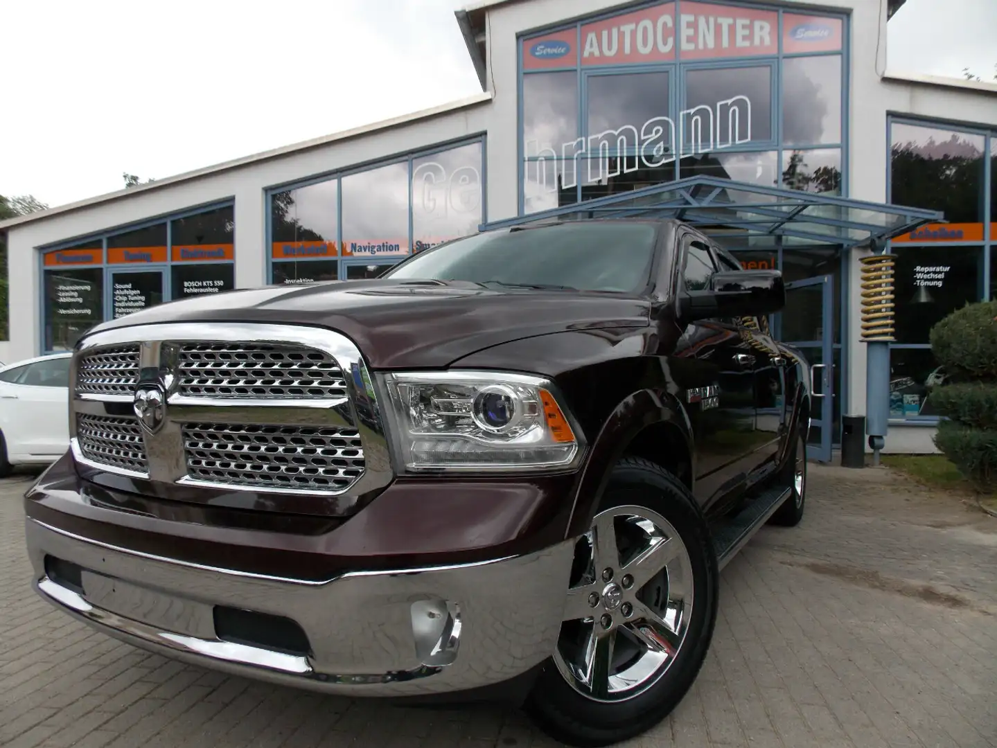 Dodge RAM 1500 Hemi Larami 4x4 Brun - 1