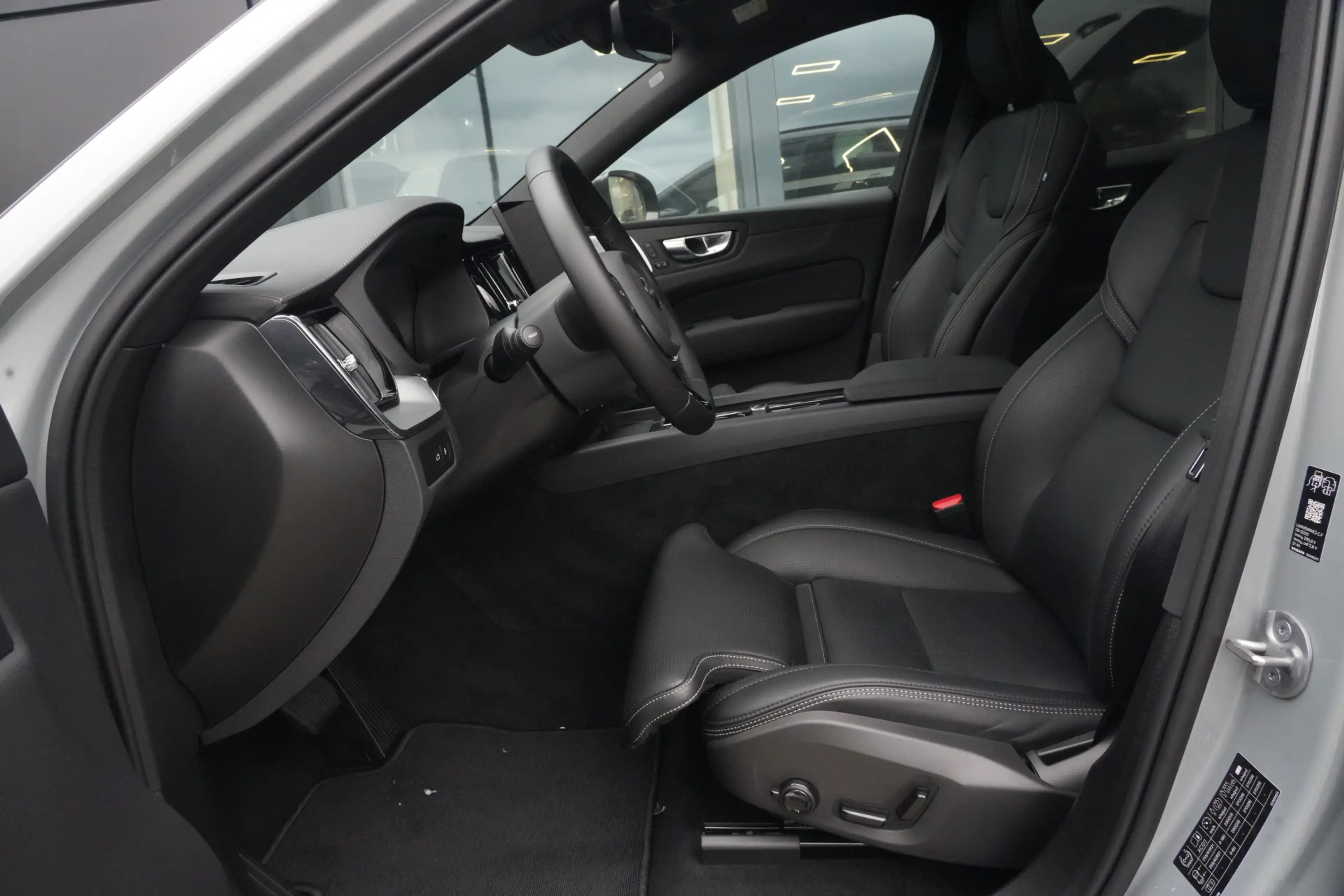 Volvo XC60 2.0 T8 FACELIFT Plug-in hybrid AWD Ultra Black Edi — photo 4