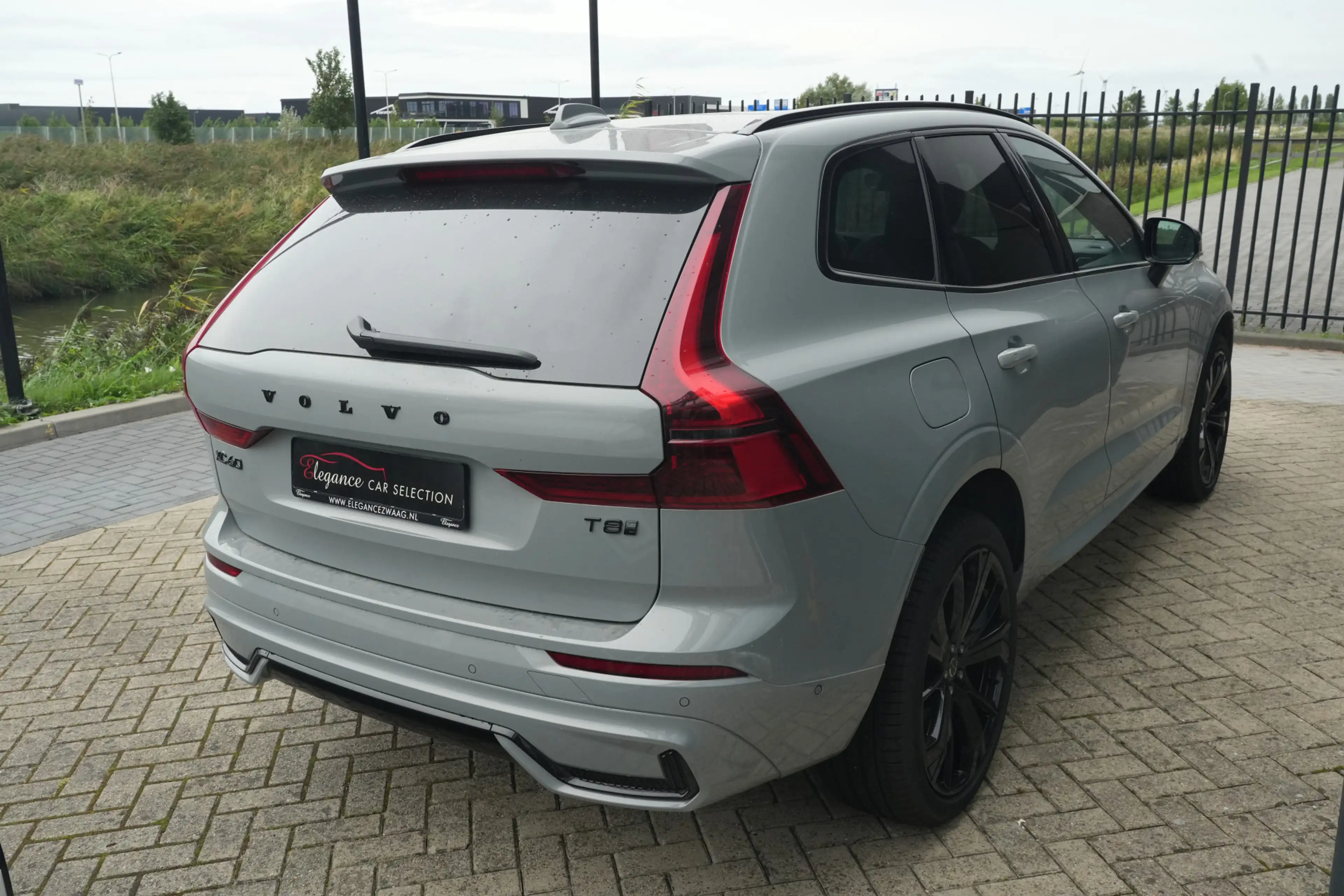 Volvo XC60 2.0 T8 FACELIFT Plug-in hybrid AWD Ultra Black Edi — photo 2