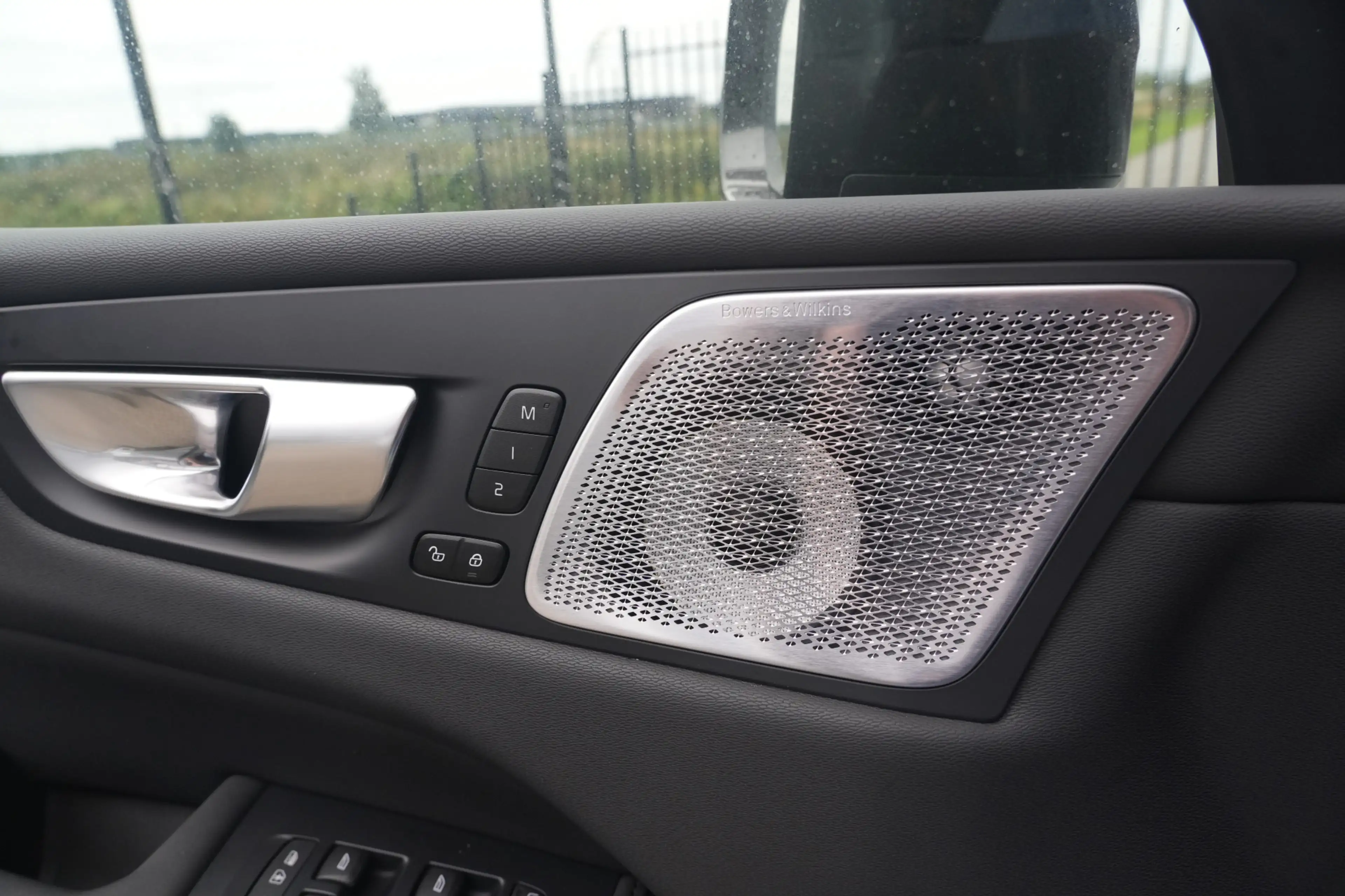 Volvo XC60 2.0 T8 FACELIFT Plug-in hybrid AWD Ultra Black Edi — photo 6