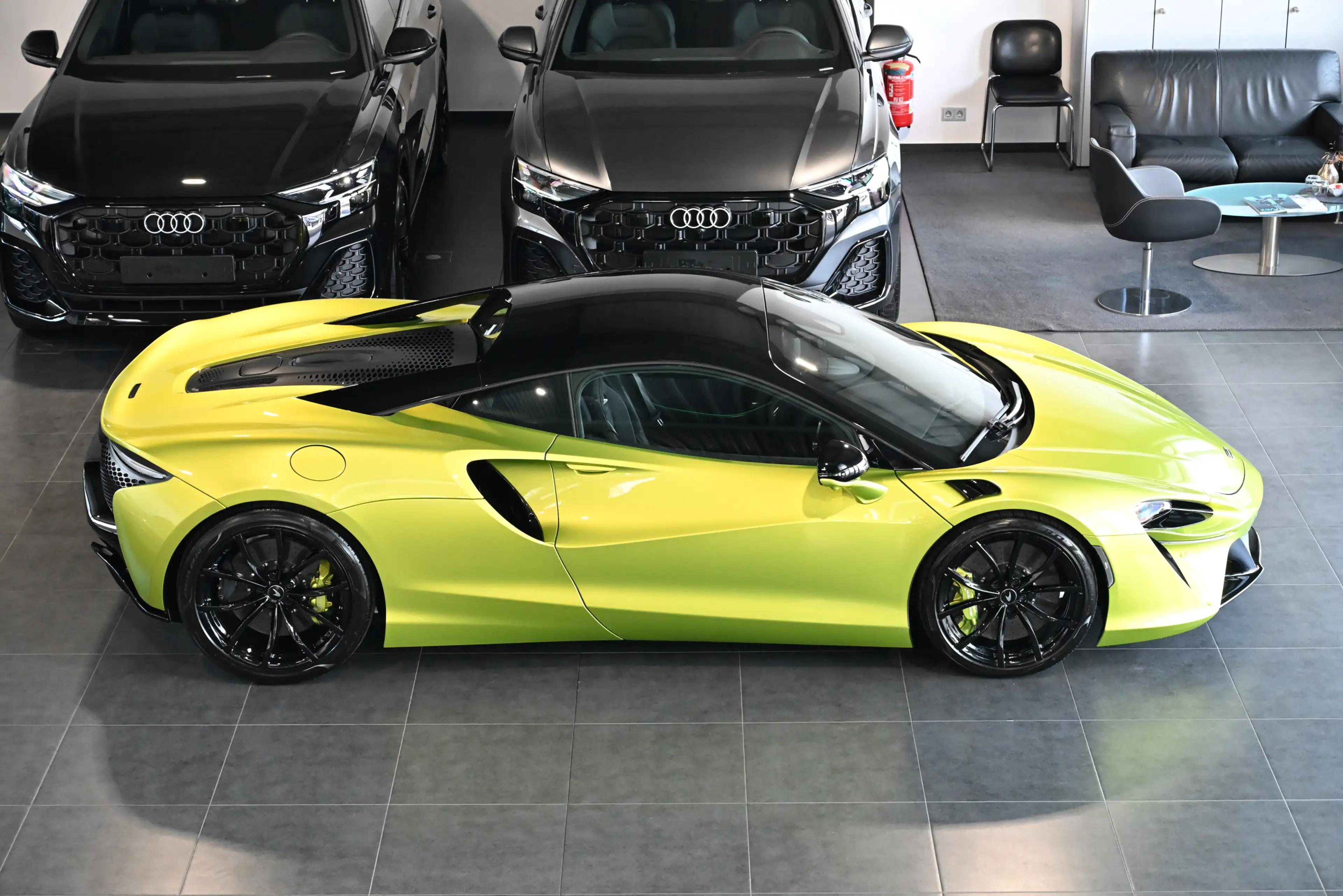 McLaren Artura Coupe Elite Flux Green Technology Lift — photo 8