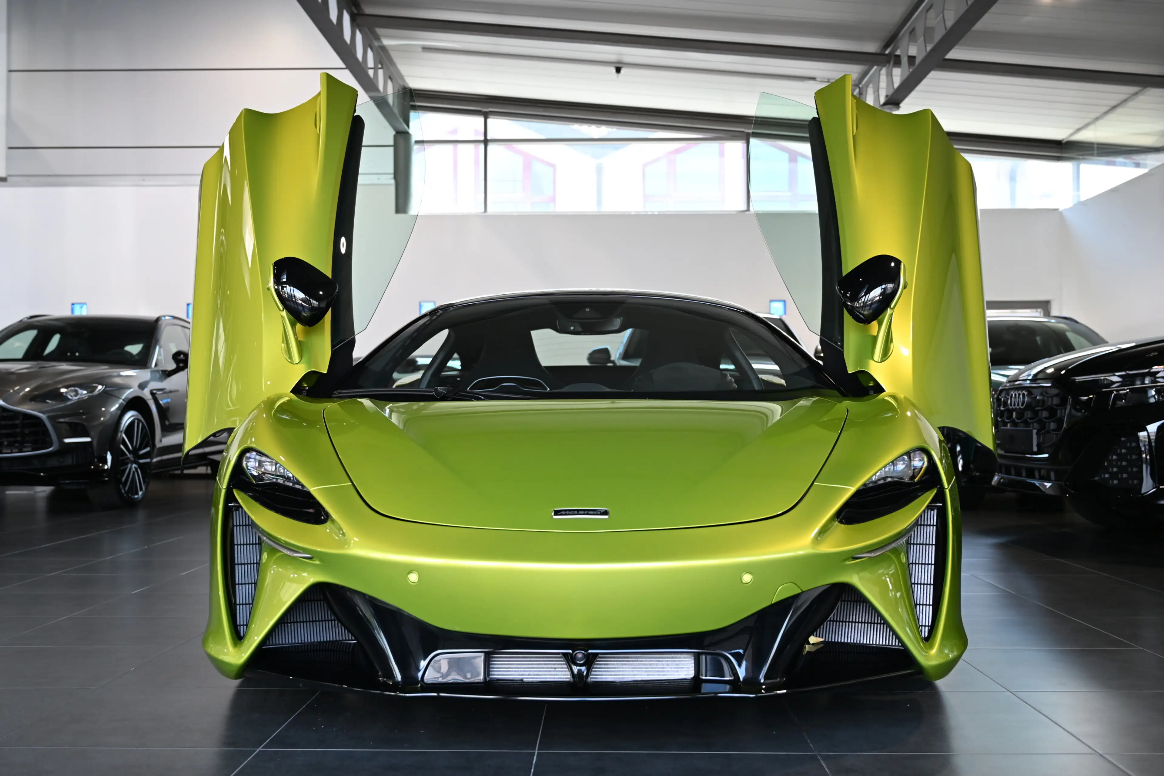 McLaren Artura Coupe Elite Flux Green Technology Lift — photo 5
