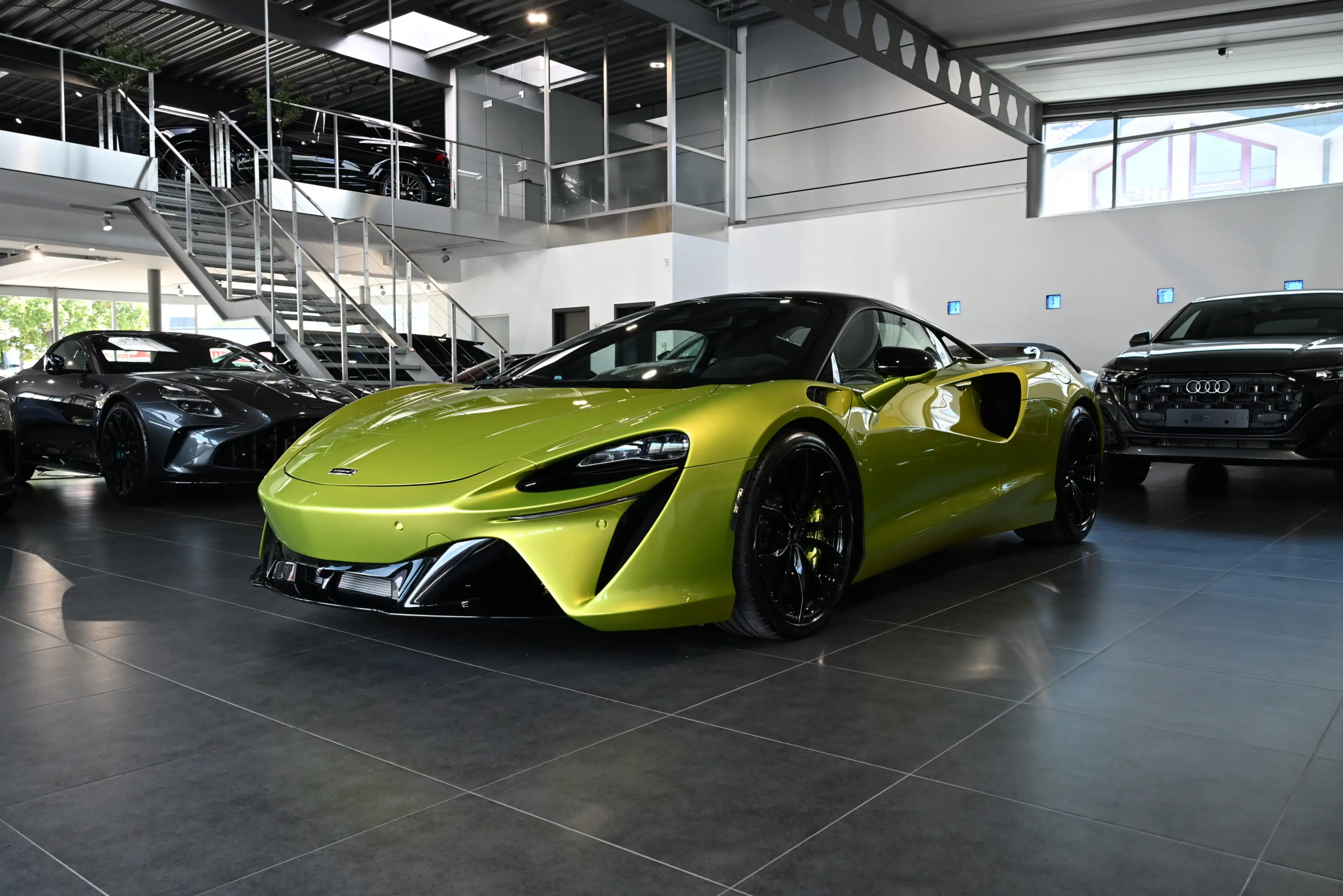 McLaren Artura Coupe Elite Flux Green Technology Lift — photo 7