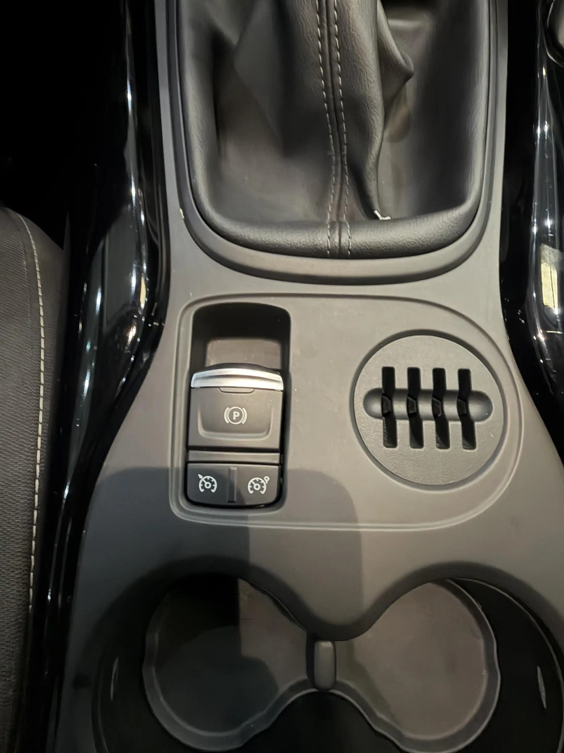 Renault Kadjar 1.2 TCe Life — photo 11
