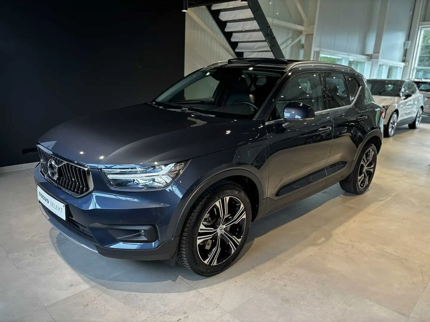 Volvo XC40 Inscription, T5 plug-in hybrid Blauw - 1