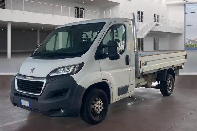Peugeot Boxer view 3