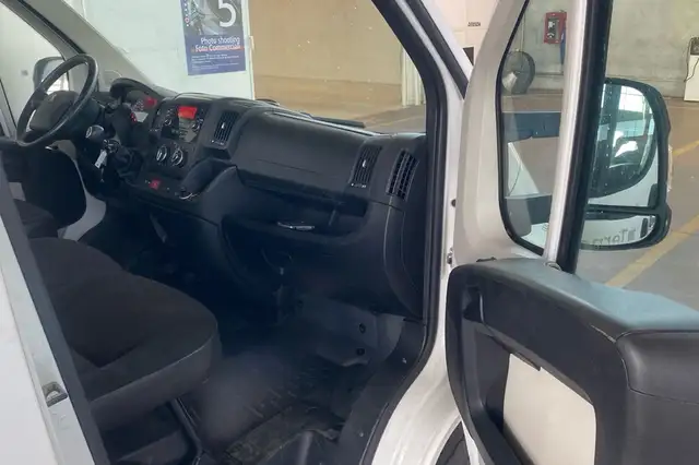 Peugeot Boxer view 5