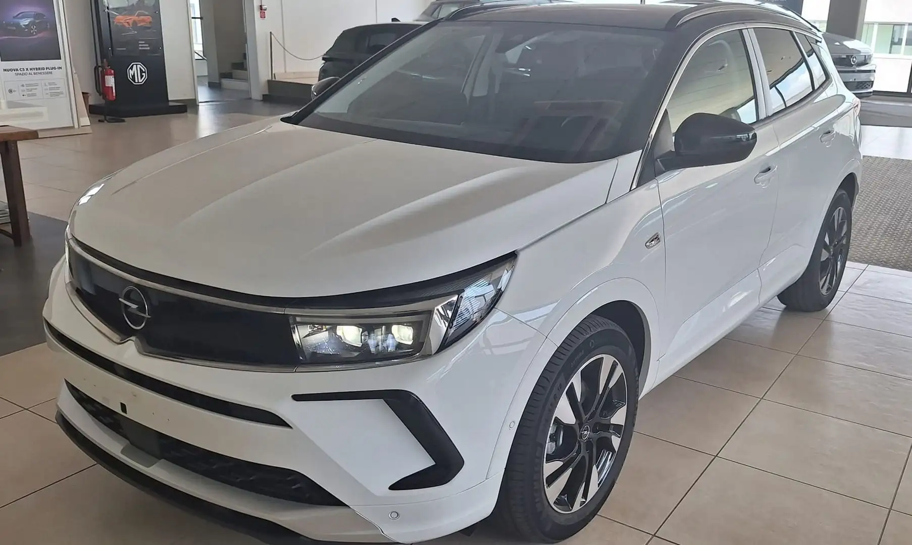 Opel Grandland Grandland 1.2 Turbo 12V 130 CV GS Weiß - 1