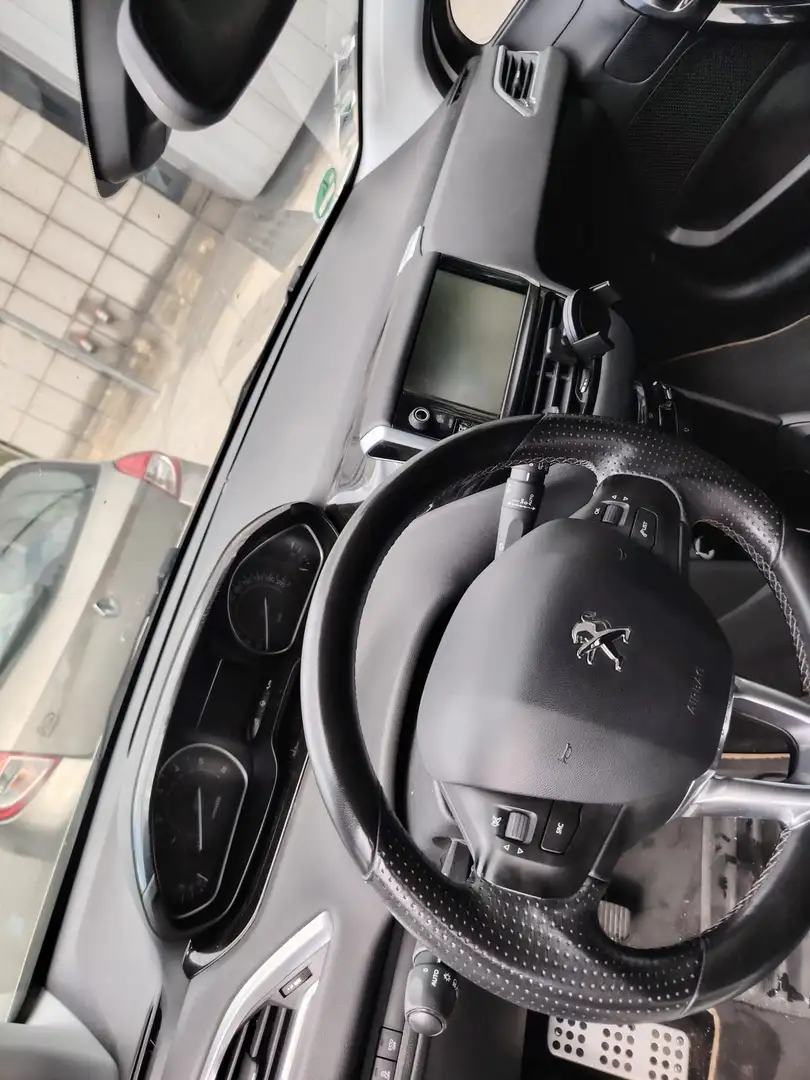 Peugeot 208 208 e-HDi 92 Stop Blanc - 1