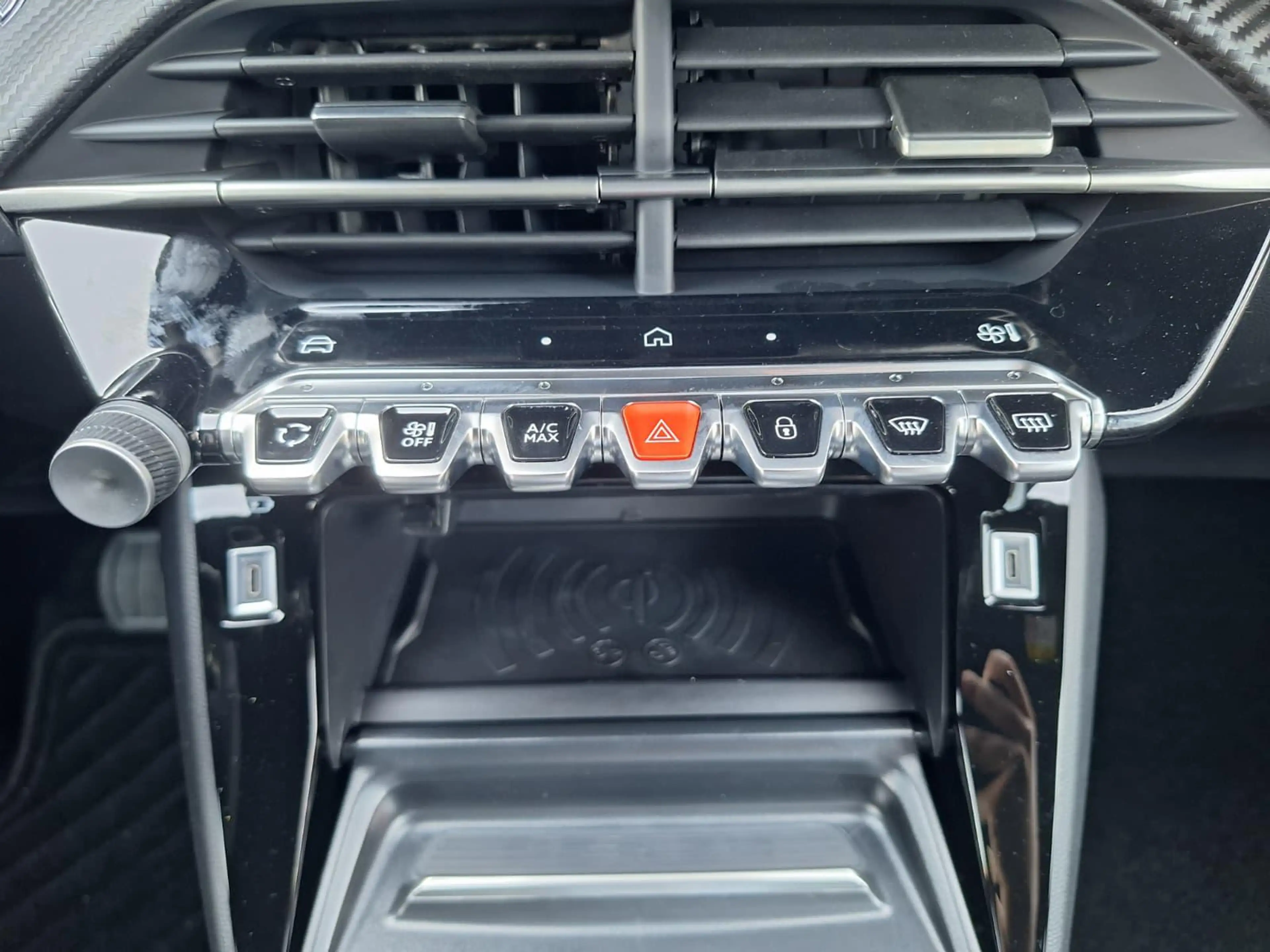Peugeot e-2008 EV Allure Avantage 54 kWh — photo 14
