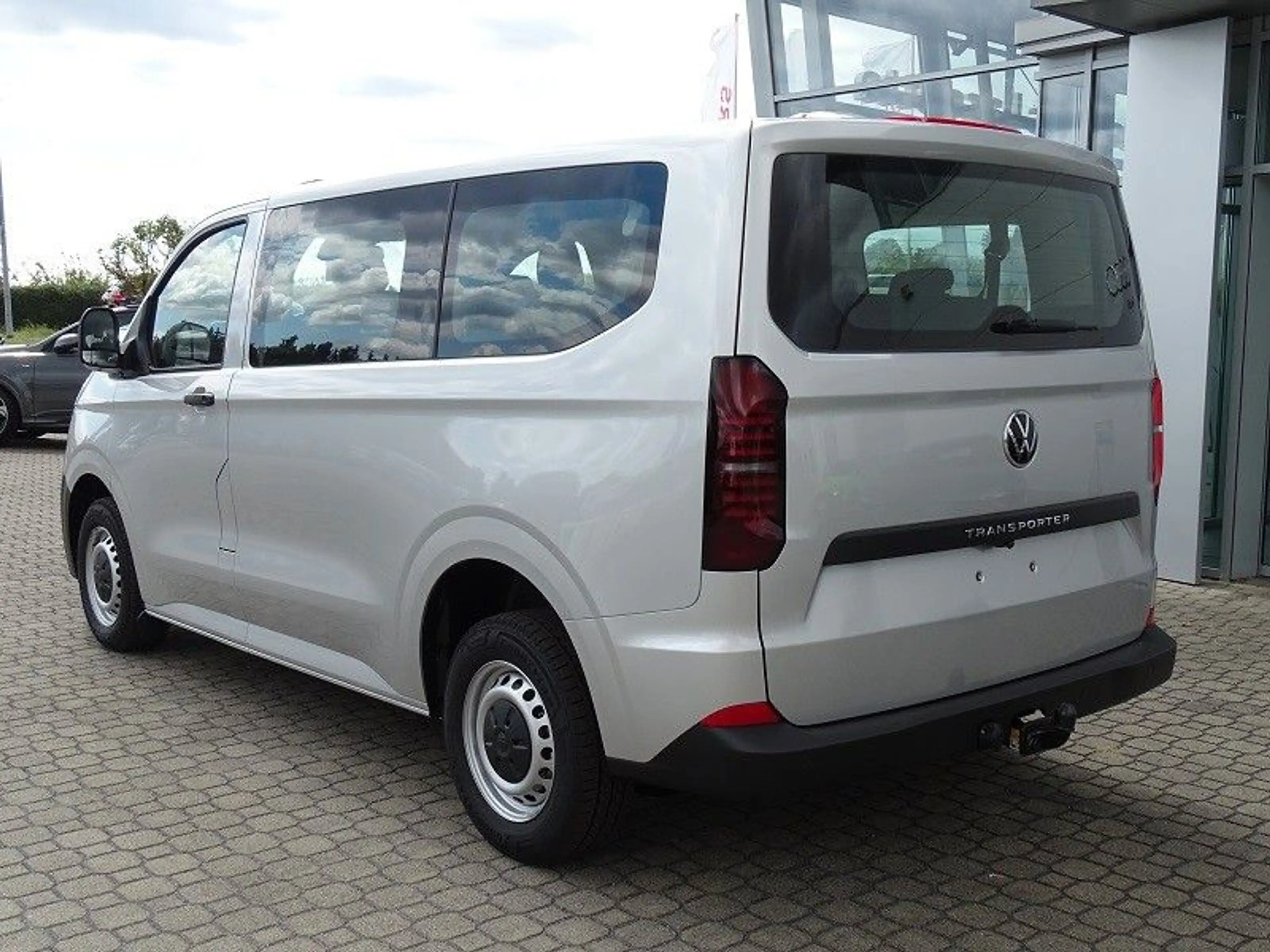Volkswagen T7 Kombi 2.0 TDI Autom. KR - LED / AHZV — photo 6