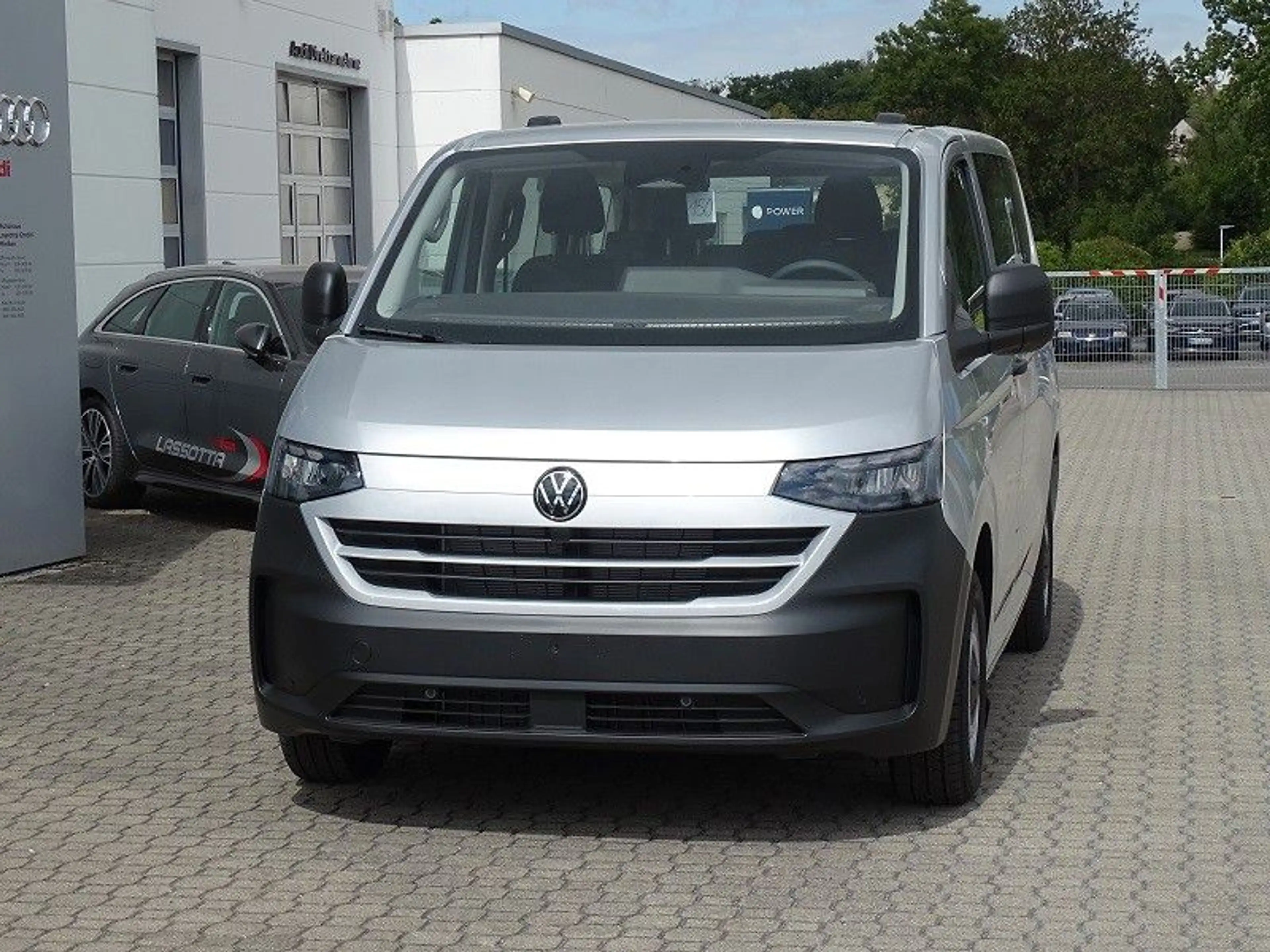 Volkswagen T7 Kombi 2.0 TDI Autom. KR - LED / AHZV — photo 2
