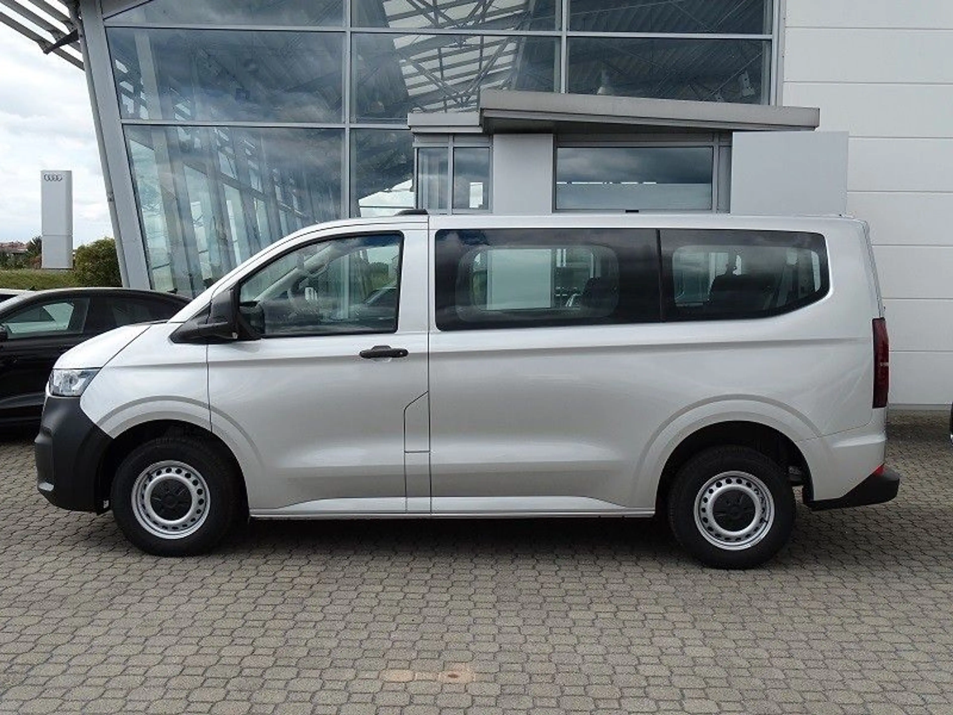 Volkswagen T7 Kombi 2.0 TDI Autom. KR - LED / AHZV — photo 5