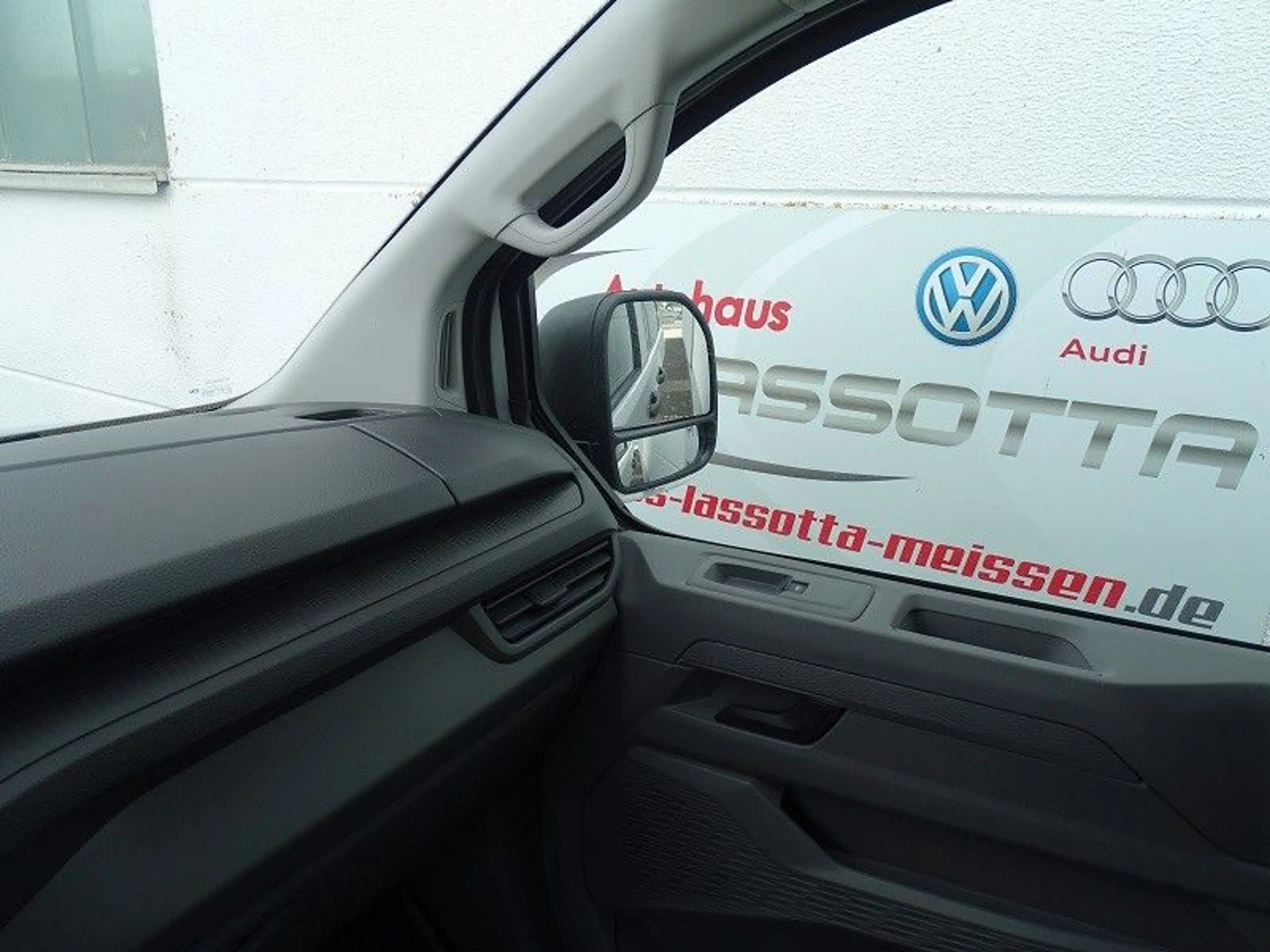 Volkswagen T7 Kombi 2.0 TDI Autom. KR - LED / AHZV — photo 14