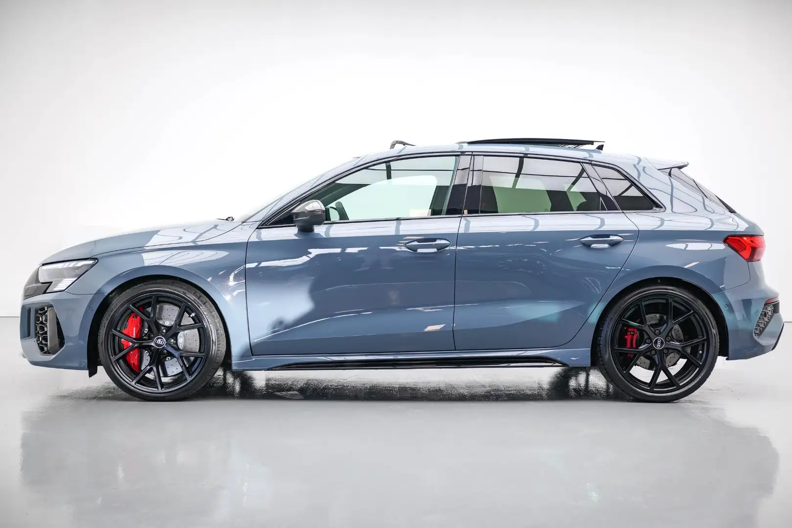 Audi RS3 Sportback 2.5 TFSI quattro |Pano|Ceramic|Massage|M Grau - 2