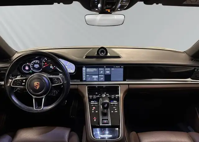 Porsche Panamera view 10