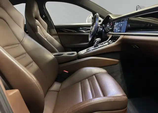 Porsche Panamera view 11