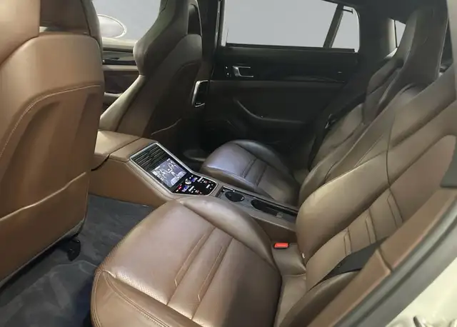 Porsche Panamera view 12