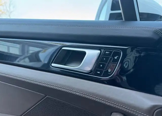 Porsche Panamera view 14